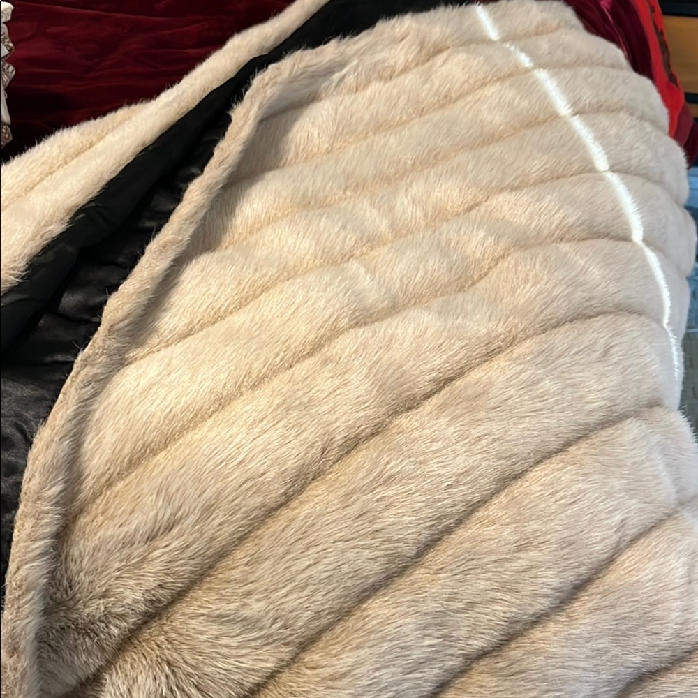 Luxurious Faux Fur Blanket in Cream and Black